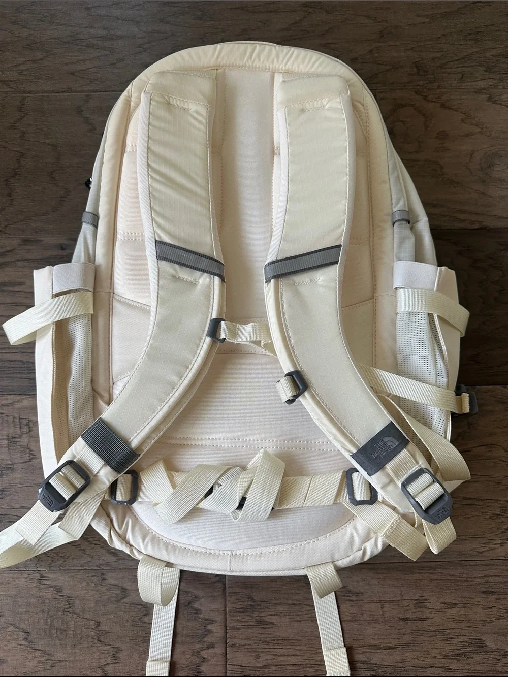 The North Face-Women’s Recon Backpack-Gardenia White/TNF Black